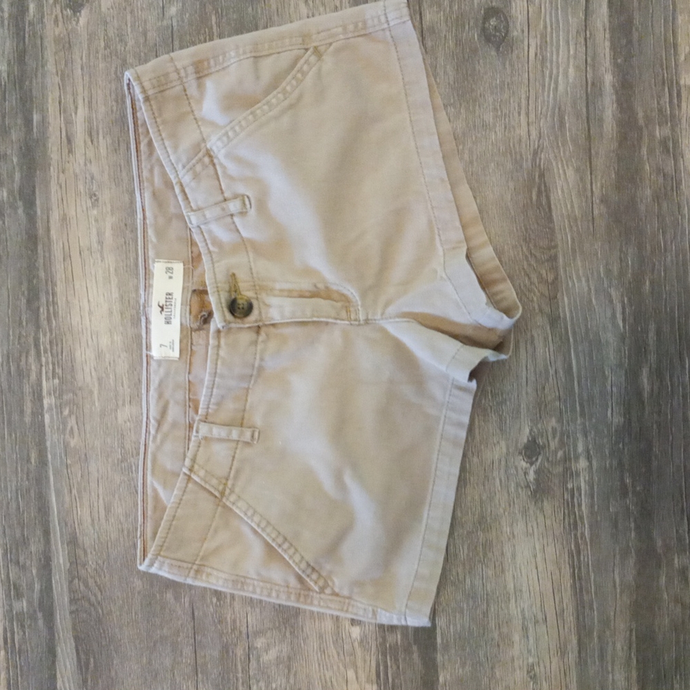 Hollister khaki shorts